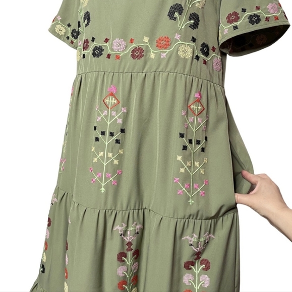 CURVEDREAM Floral Embroidery Tiered Midi Dress - Picture 6 of 11